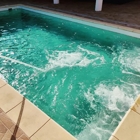 Queca Private Heated Pool Cannon Water And Jacuzzi 펜션